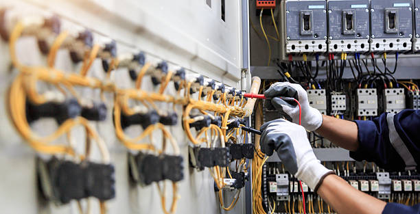 Professional Electrician technician working in Lake Forest Park, WA